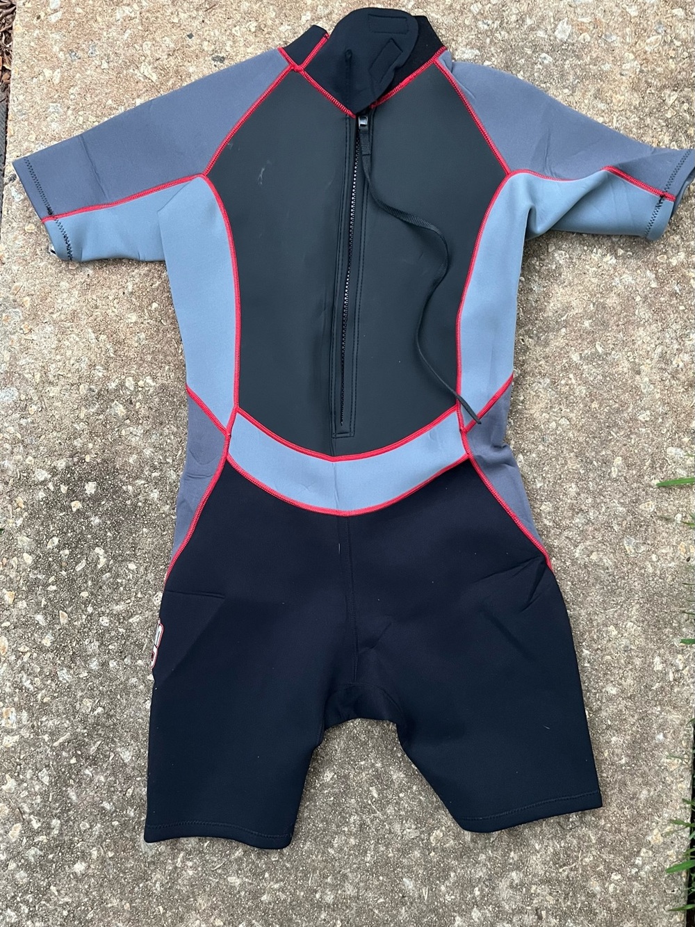 Orageous Men’s Black, Gray & Red Short Sleeve Rash Guard. XXL